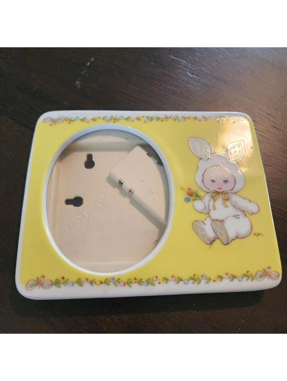 Vintage Precious Moments Enesco small procelain picture frame no chips/scratches